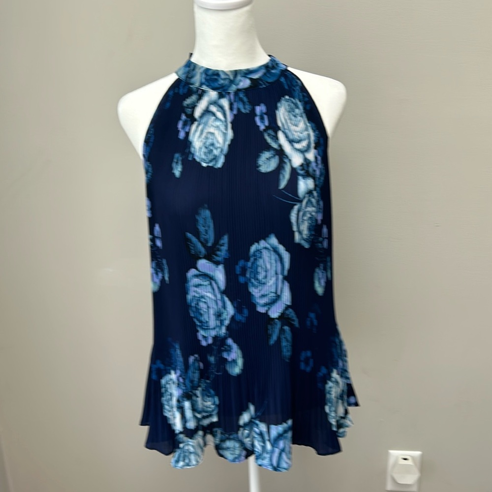 Floral mini pleated swing top